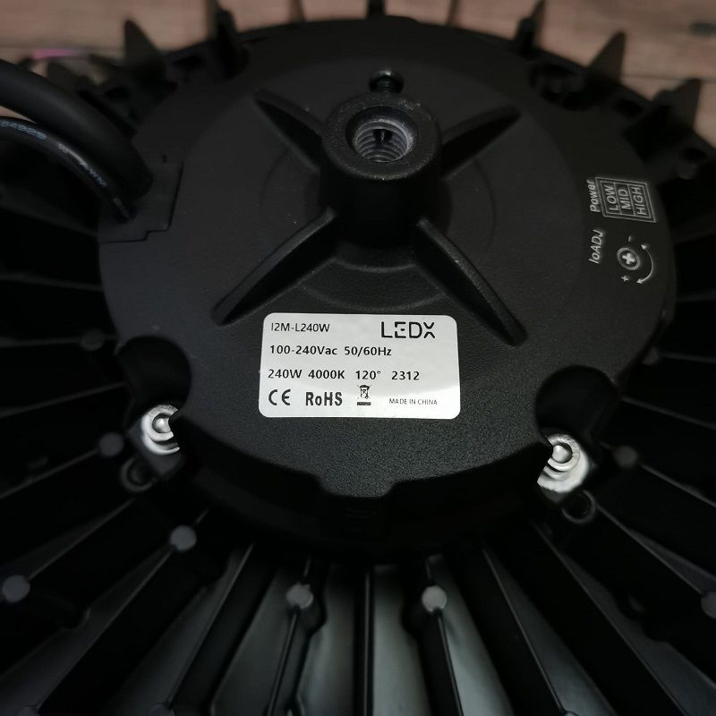 LEDX I2M-L240 függeszthető mennyezeti led lámpa, dimmelhető, 240W, 4000K, IP65, 32x17cm - fekete LEDX I2M-L240 függeszthető mennyezeti led lámpa, dimmelhető, 240W, 4000K, IP65, 32x17cm - fekete