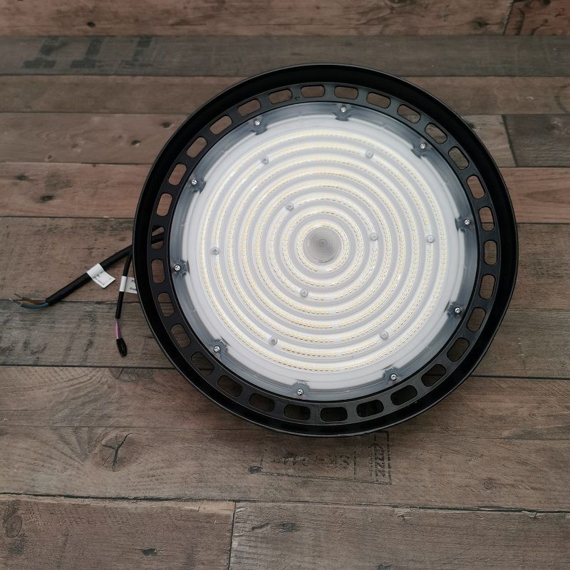 LEDX I2M-L240 függeszthető mennyezeti led lámpa, dimmelhető, 240W, 4000K, IP65, 32x17cm - fekete LEDX I2M-L240 függeszthető mennyezeti led lámpa, dimmelhető, 240W, 4000K, IP65, 32x17cm - fekete