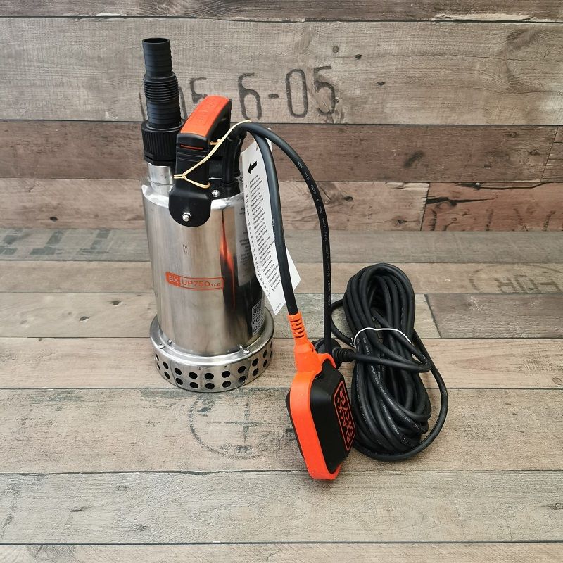 Black&Decker BXUP750XCE merülő szivattyú 750W, 11000l/h, 8,5m - Inox Black&Decker BXUP750XCE merülő szivattyú 750W, 11000l/h, 8,5m - Inox