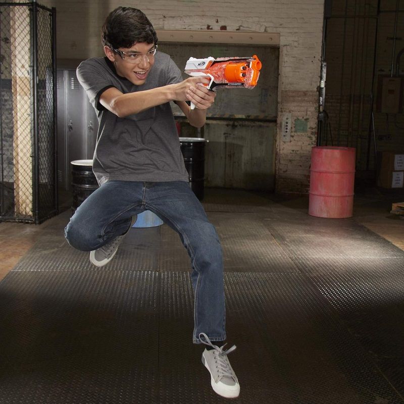 Hasbro Nerf N-Strike Elite Strongarm játék szivacslövő forgótáras fegyver, 6db lövedékkel - fehér (E5753) Hasbro Nerf N-Strike Elite Strongarm játék szivacslövő forgótáras fegyver, 6db lövedékkel - fehér (E5753)