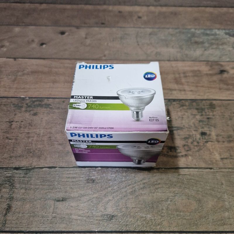 Philips Master LEDspot szabályozható led izzó, E27, 9,5W, 740lm, 2700K (PAR30S) Philips Master LEDspot szabályozható led izzó, E27, 9,5W, 740lm, 2700K (PAR30S)