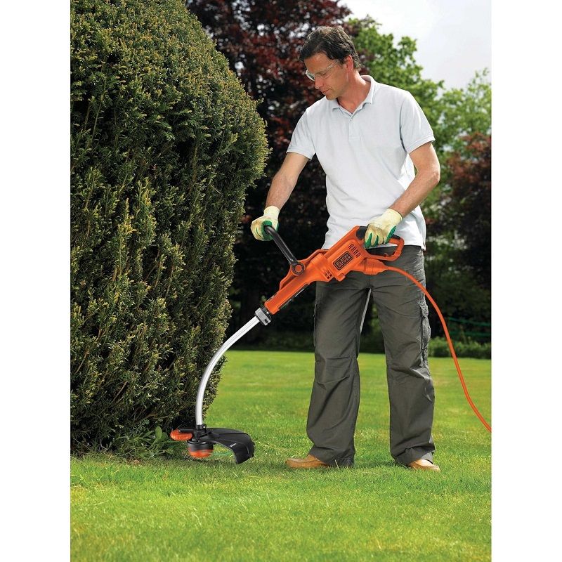 Black&Decker GL7033CAKIT-QS elektromos szegélynyíró, 700W, 33cm-es vágási szélességgel, 10m hosszabbítóval Black&Decker GL7033CAKIT-QS elektromos szegélynyíró, 700W, 33cm-es vágási szélességgel, 10m hosszabbítóval