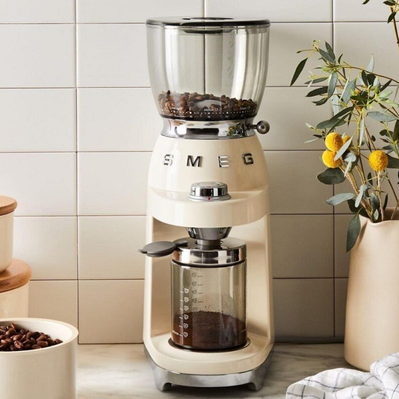 Smeg retro kávédaráló, 150W, 350g - kérm/átlátszó (CGF11CREU) Smeg retro kávédaráló, 150W, 350g - kérm/átlátszó (CGF11CREU)