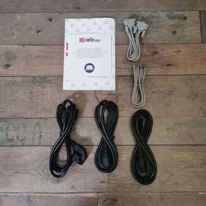 RIELLO Vision VST 1100 szünetmentes tápegység, UPS, USB, 4x IEC, 1100VA/880W (BVST1K11RU) RIELLO Vision VST 1100 szünetmentes tápegység, UPS, USB, 4x IEC, 1100VA/880W (BVST1K11RU)