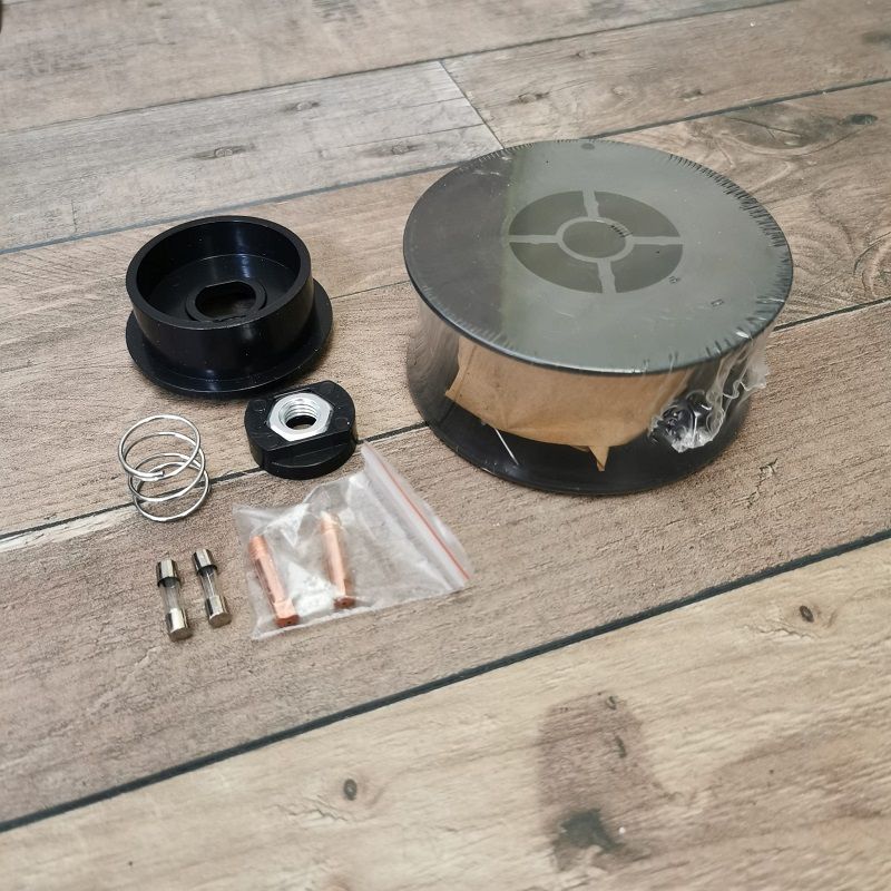 Royalkraft Line MIG150 MIG hegesztő, 0-150A, 230V, beépített hűtéssel Royalkraft Line MIG150 MIG hegesztő, 0-150A, 230V, beépített hűtéssel